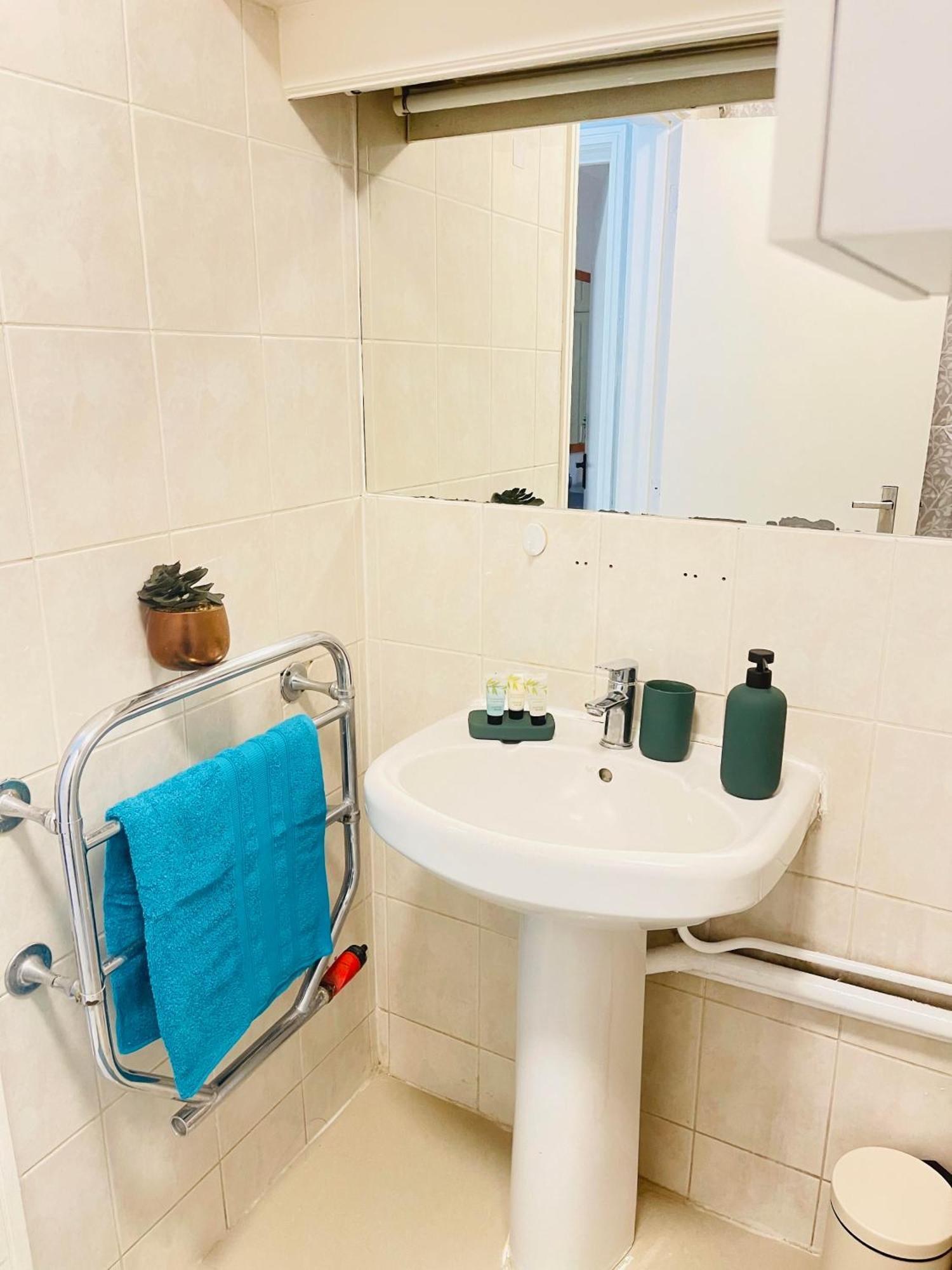 Cosy Private Two Bedroom Apartament In Kensinghton Can Fit Up To 8 Guests London Kültér fotó